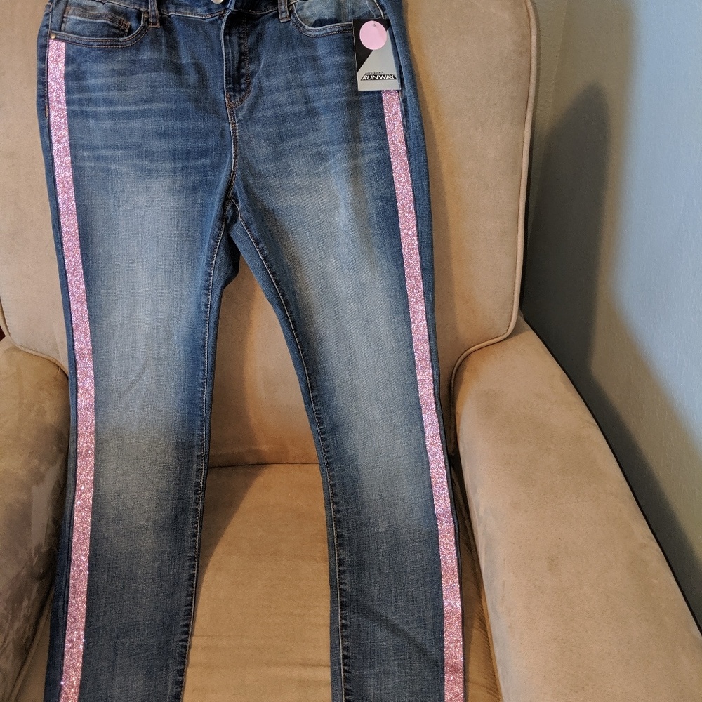 'Brilliantly' trimmed denim wash